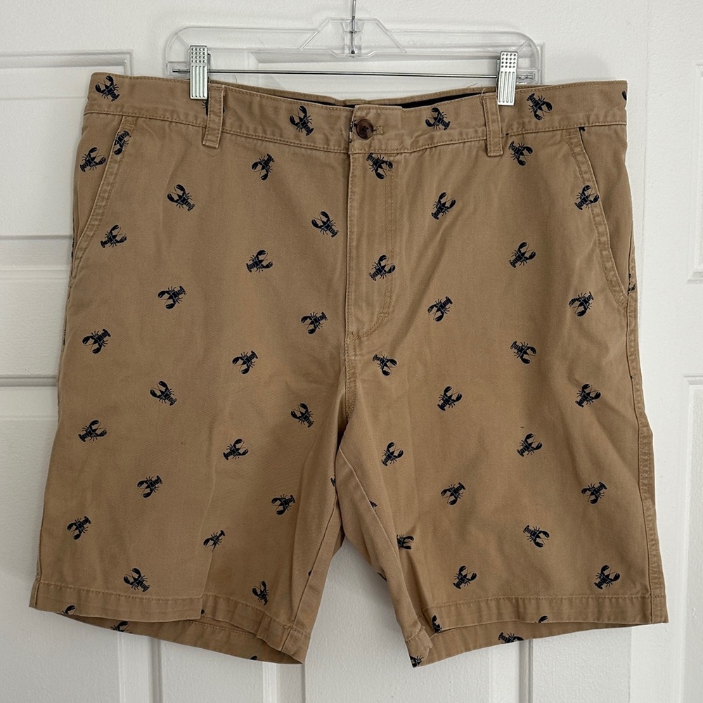 Izod Men’s Tan Shorts with Navy Lobster Pattern size 42